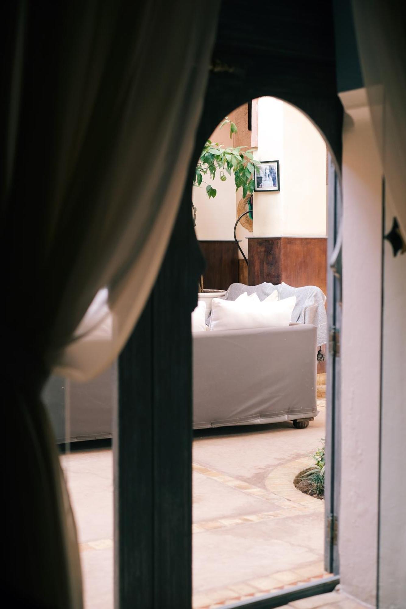 Exclusive And Stylish 4-Bedroom Riad With Plunge Pool マラケシュ エクステリア 写真