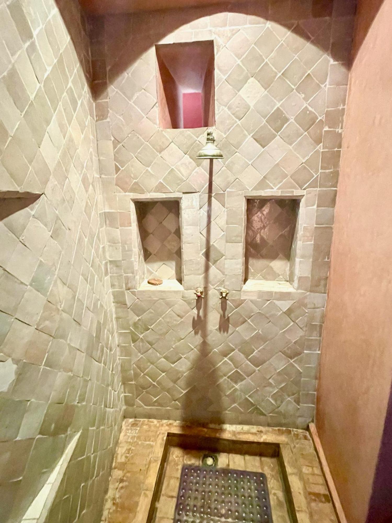Exclusive And Stylish 4-Bedroom Riad With Plunge Pool マラケシュ エクステリア 写真