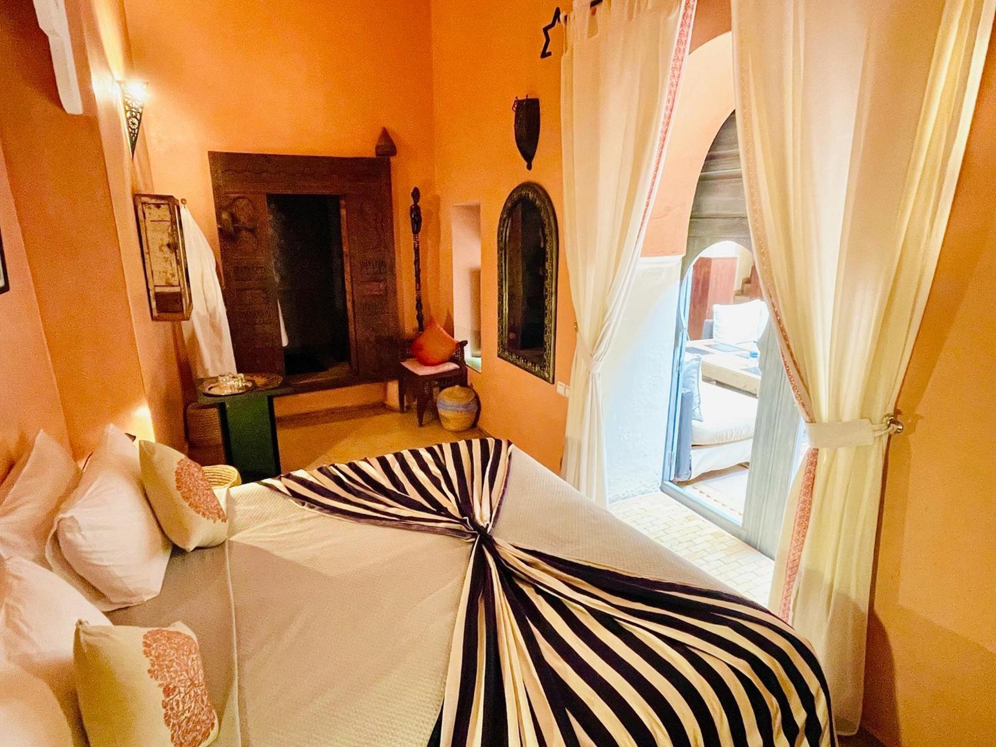 Exclusive And Stylish 4-Bedroom Riad With Plunge Pool マラケシュ エクステリア 写真